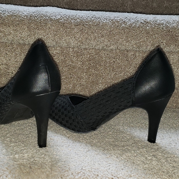 Womens Shoes - Picture 3 of 5